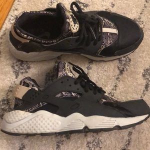 Nike Huaraches Women’s Size 7